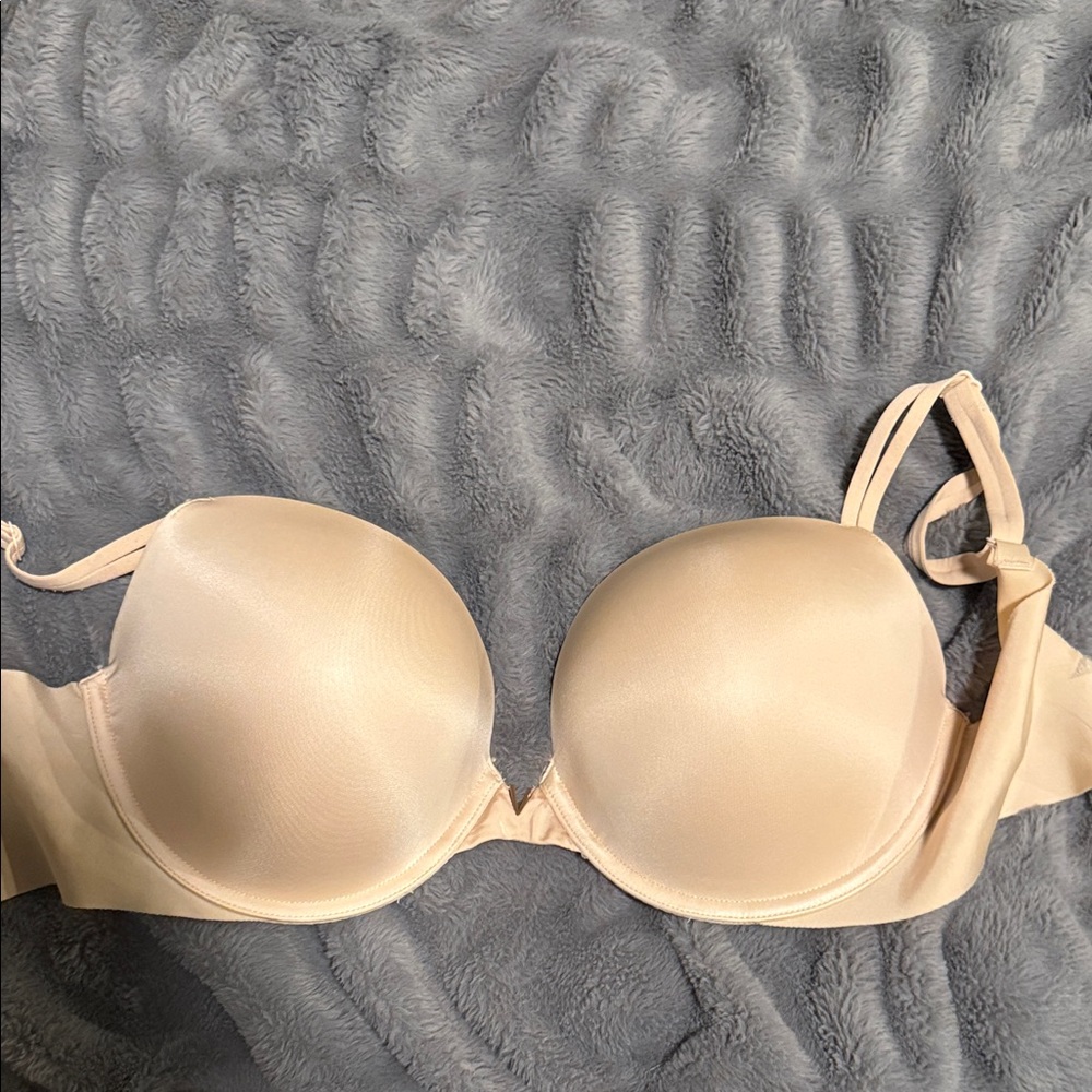 Victoria’s Secret push up Cream Underwire Bra 34 DDD